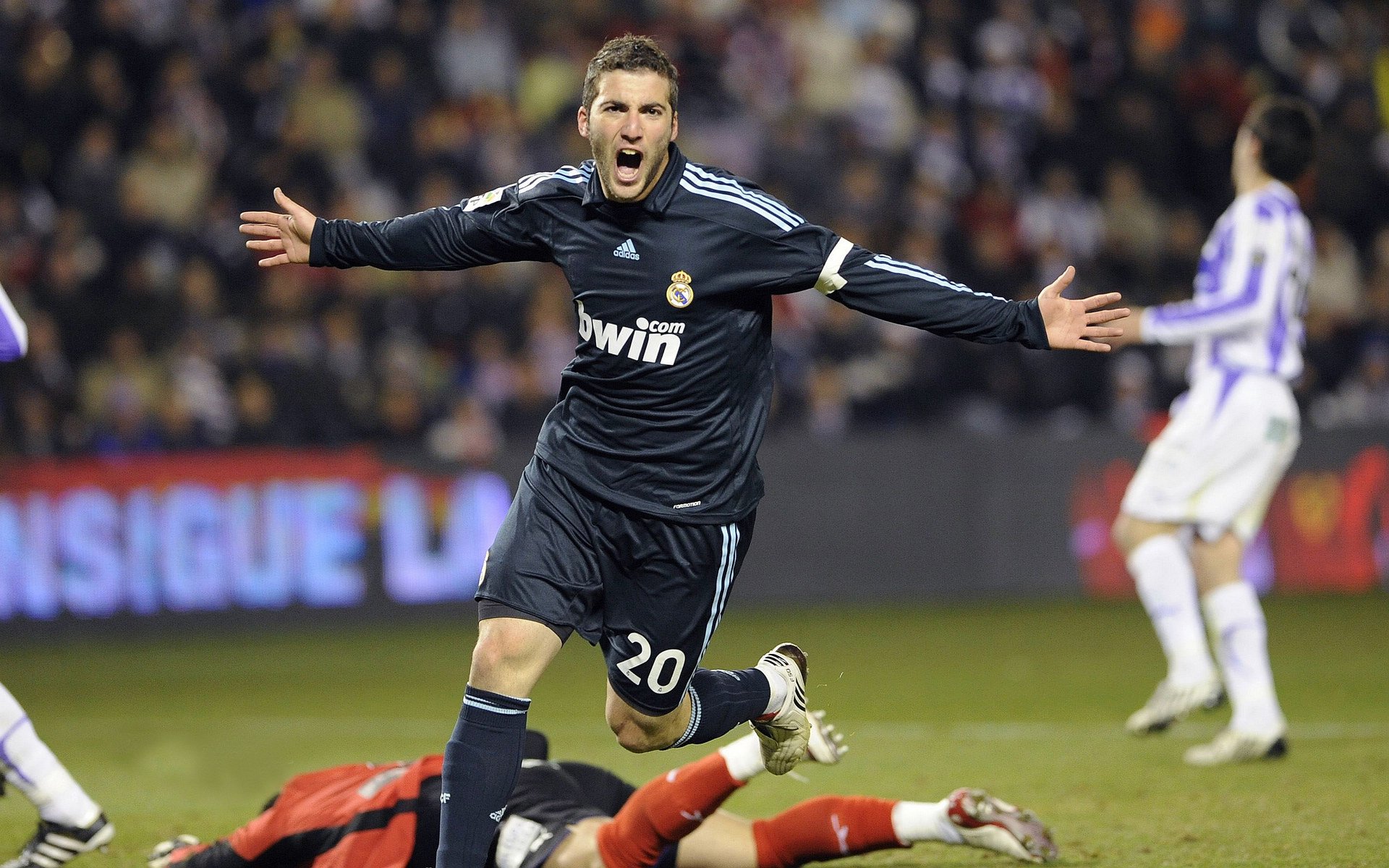 意甲焦点战？步行者绝杀广东队？一场跨越时空的体育迷梦